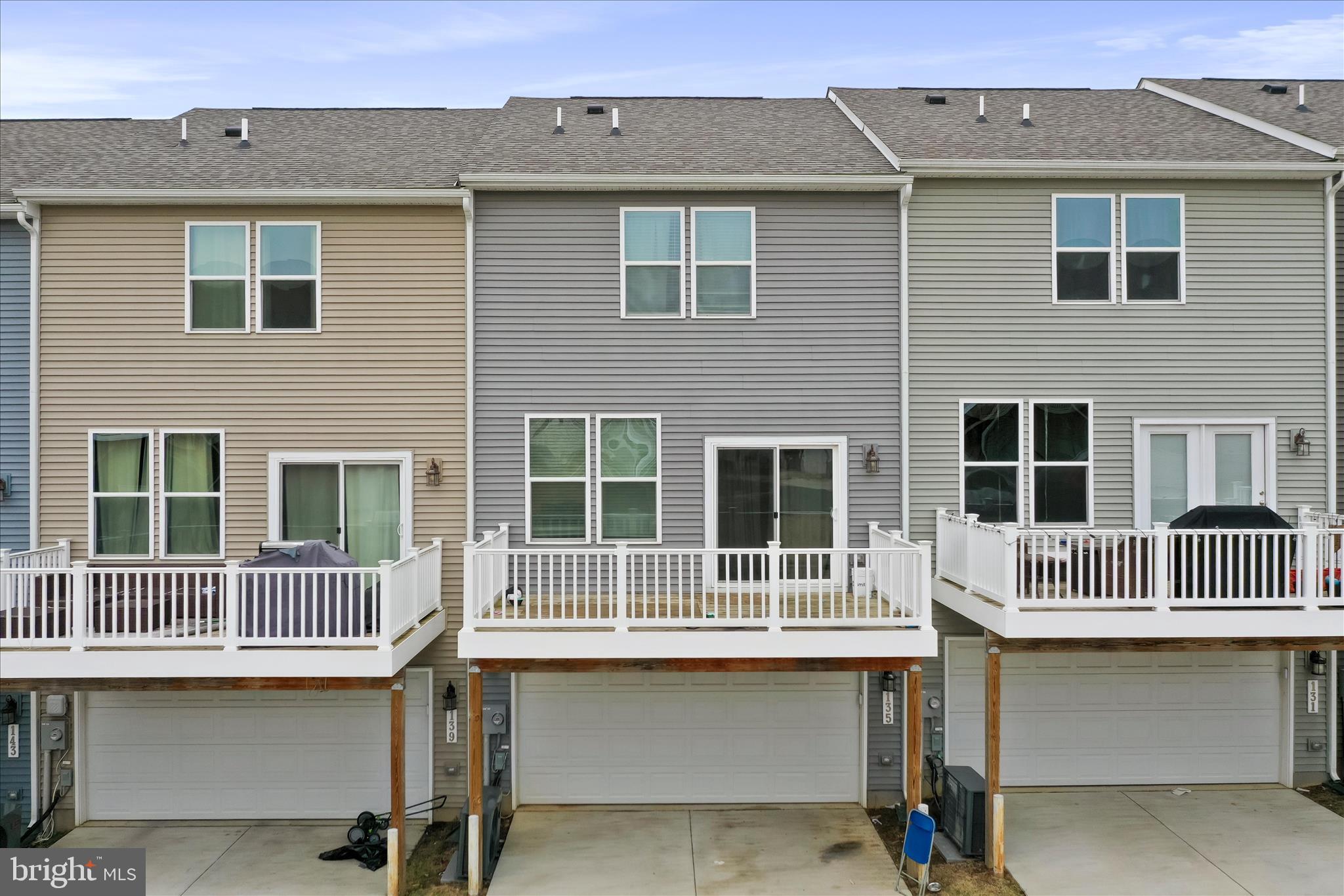 PRESIDENTS POINTE - Residential