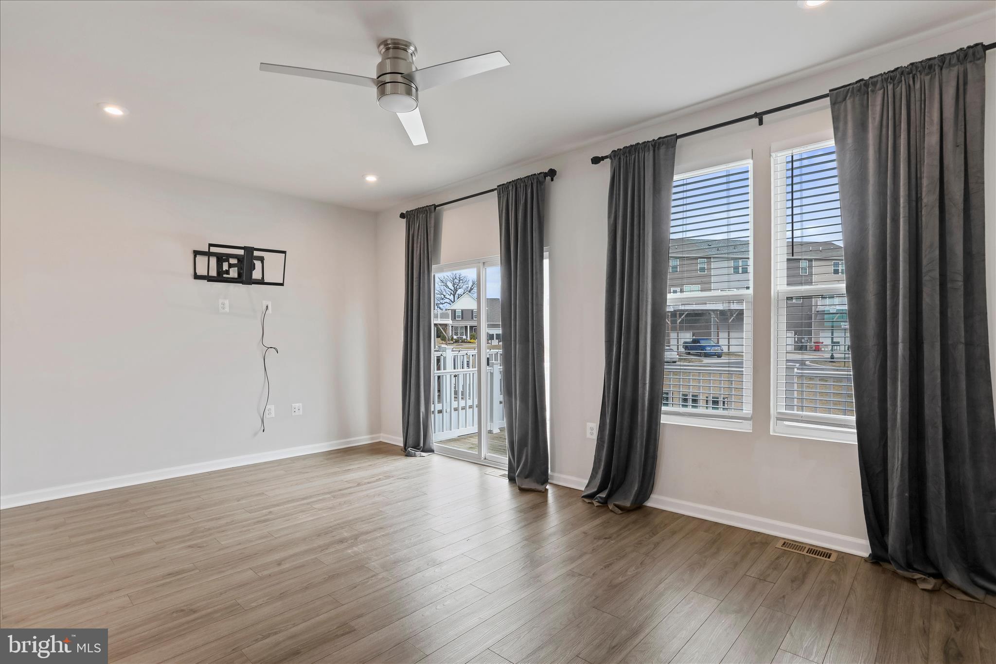 PRESIDENTS POINTE - Residential