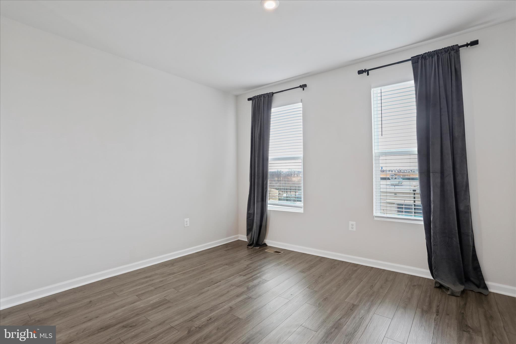 PRESIDENTS POINTE - Residential