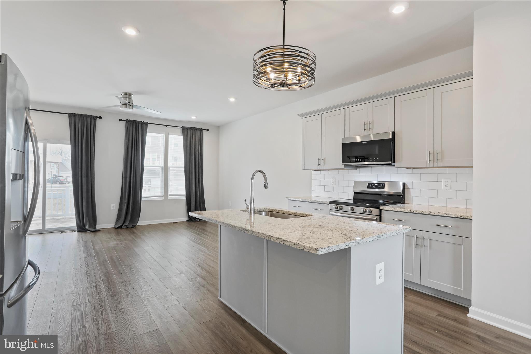 PRESIDENTS POINTE - Residential