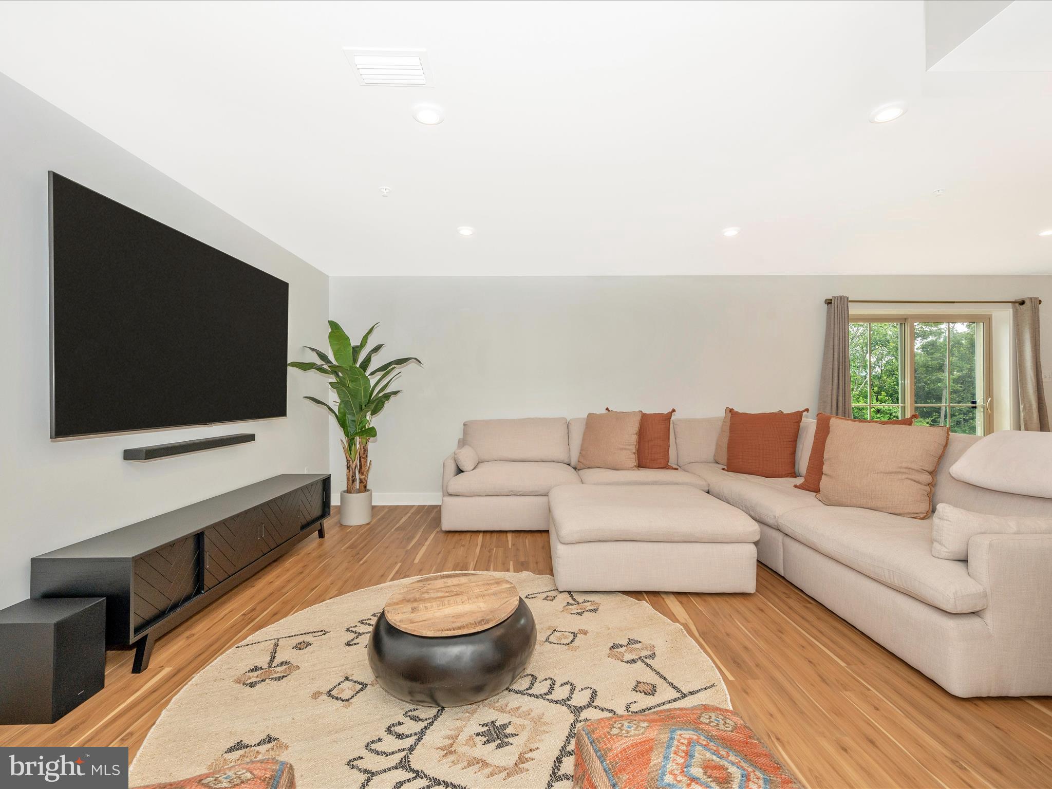 LAKE LINGANORE - Residential