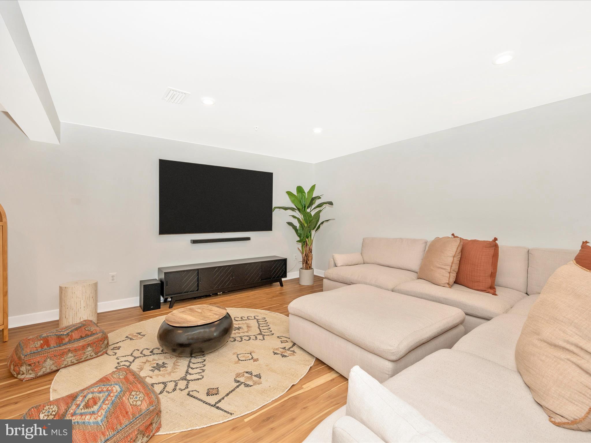 LAKE LINGANORE - Residential