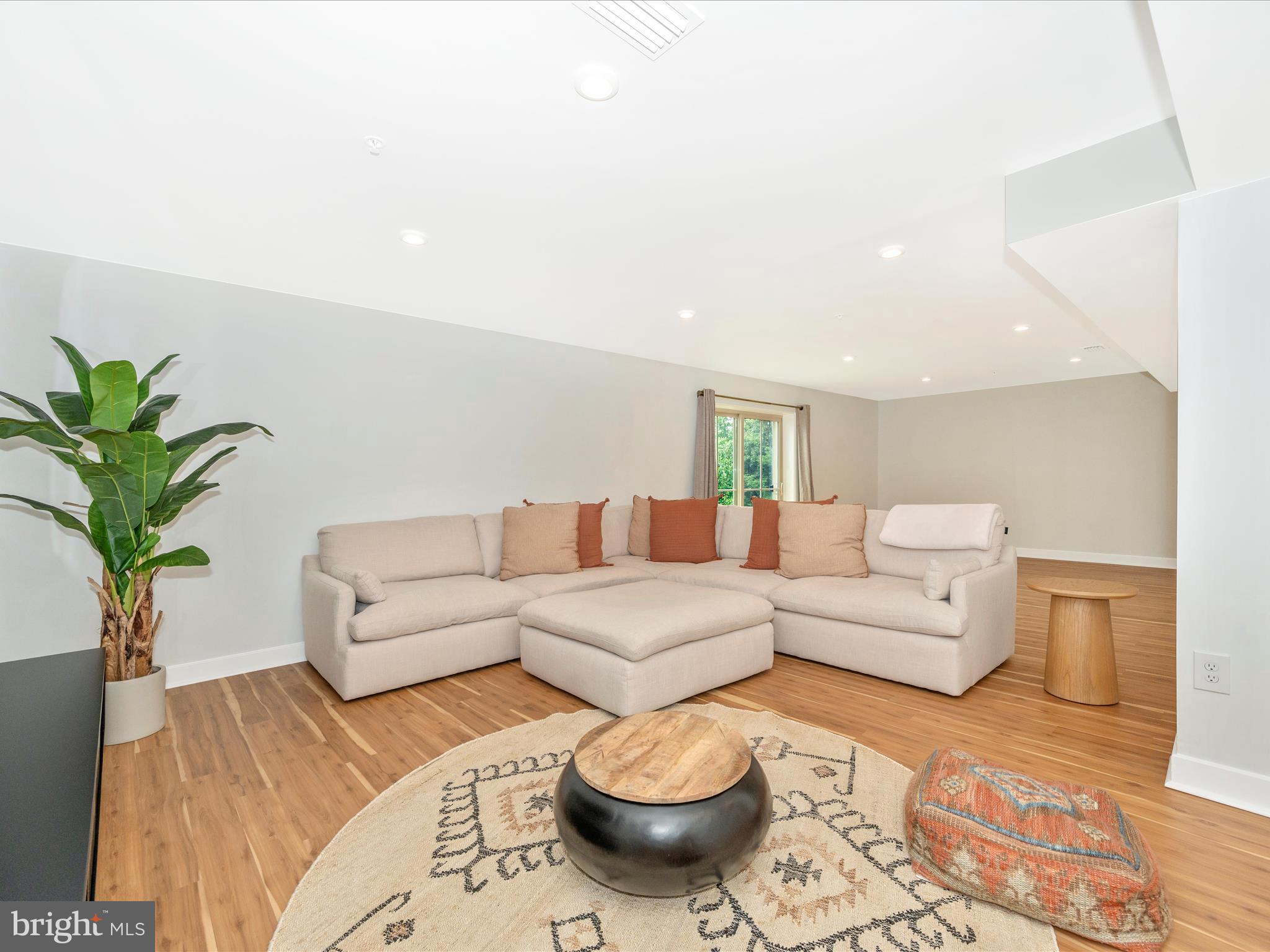 LAKE LINGANORE - Residential