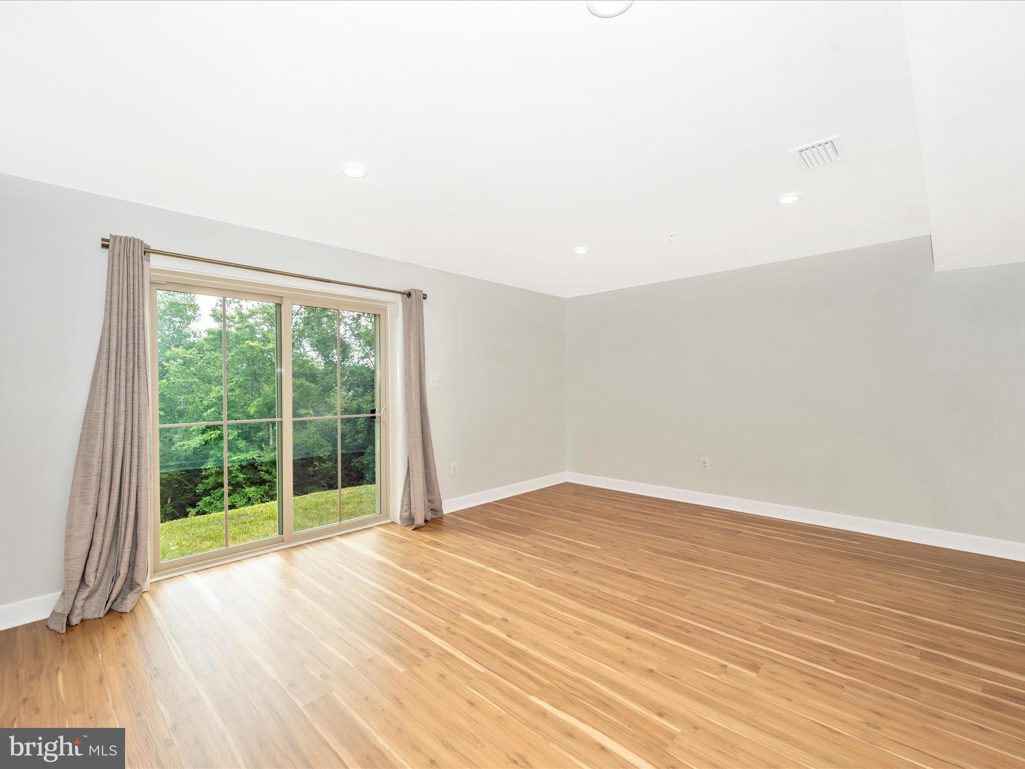 LAKE LINGANORE - Residential