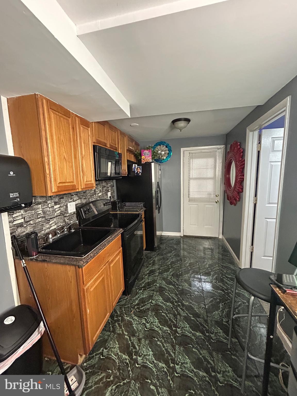 PRINCETON SQUARE - Residential