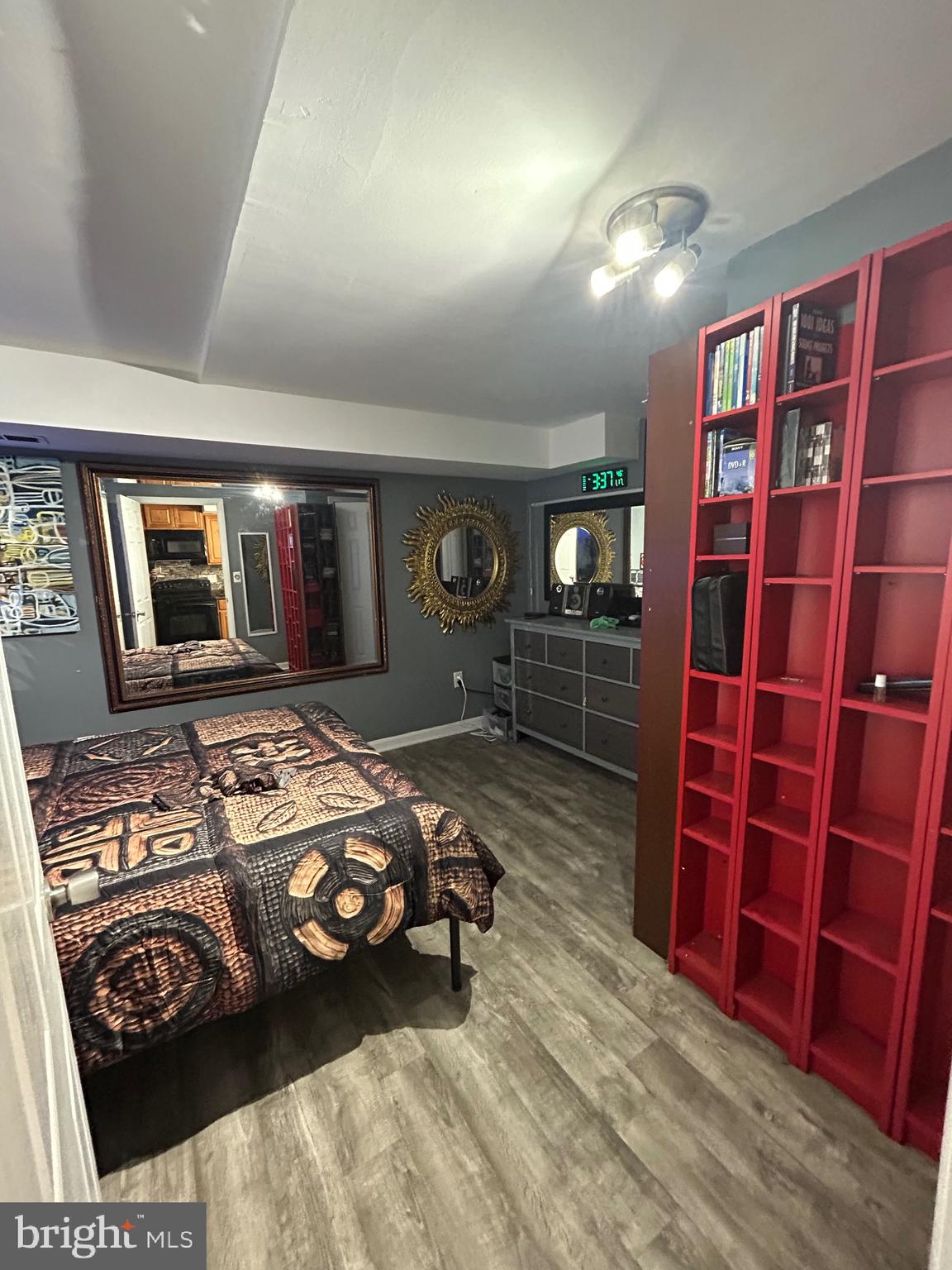 PRINCETON SQUARE - Residential