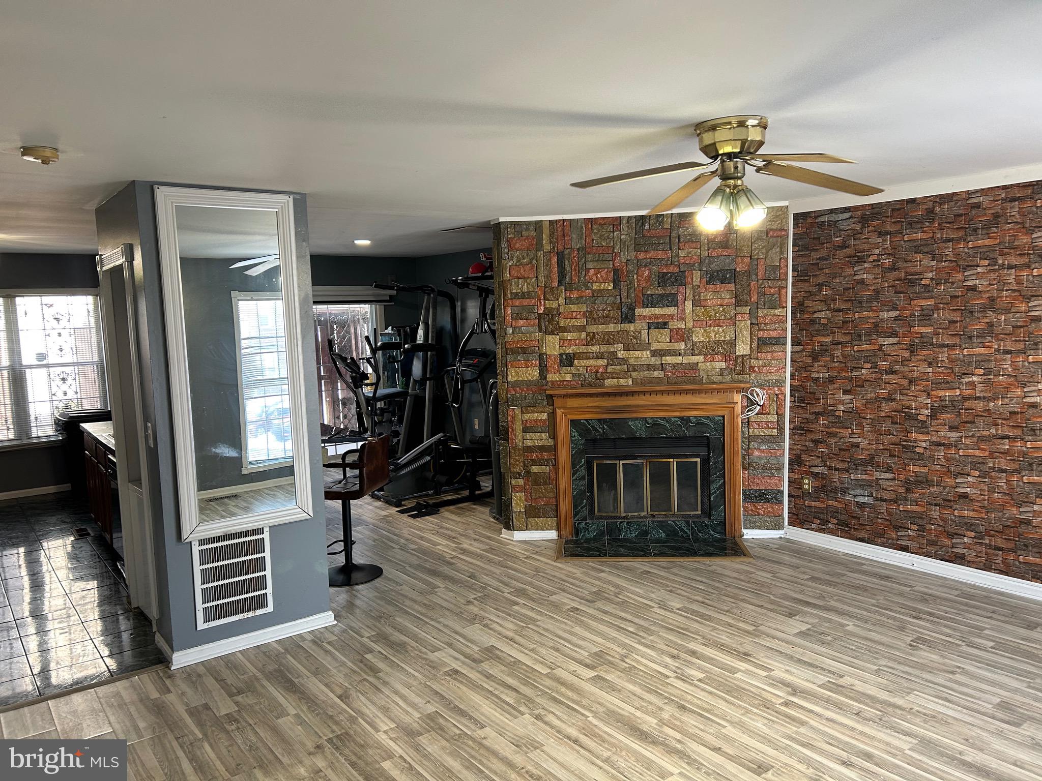 PRINCETON SQUARE - Residential