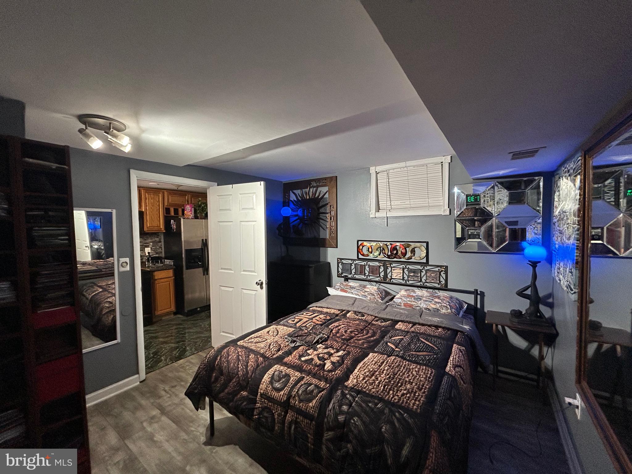 PRINCETON SQUARE - Residential