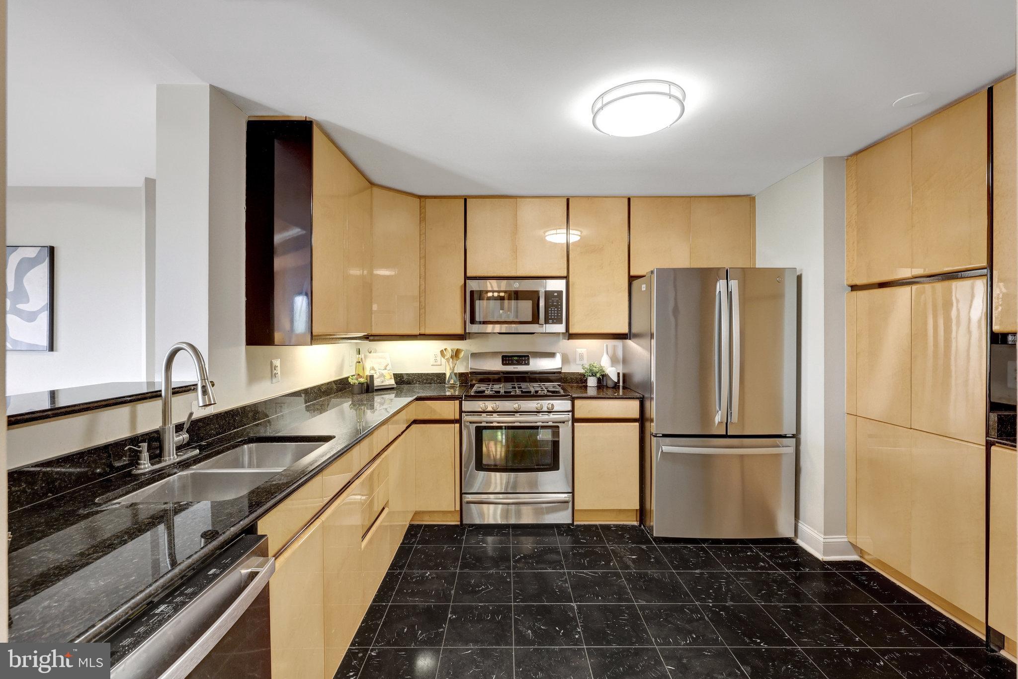 STRATFORD HOUSE - Residential