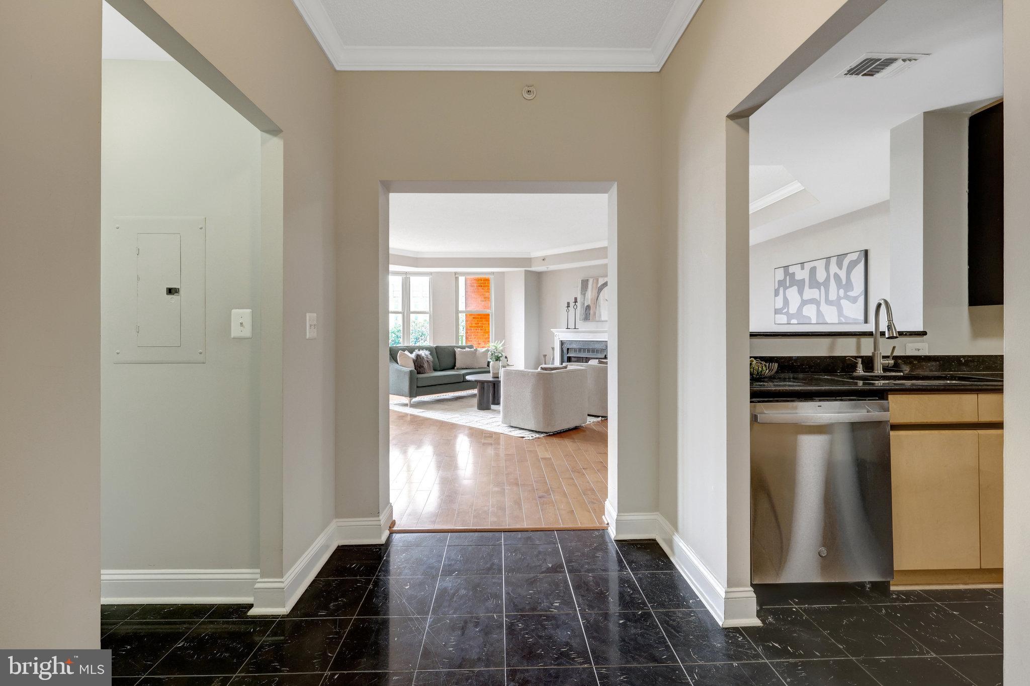 STRATFORD HOUSE - Residential