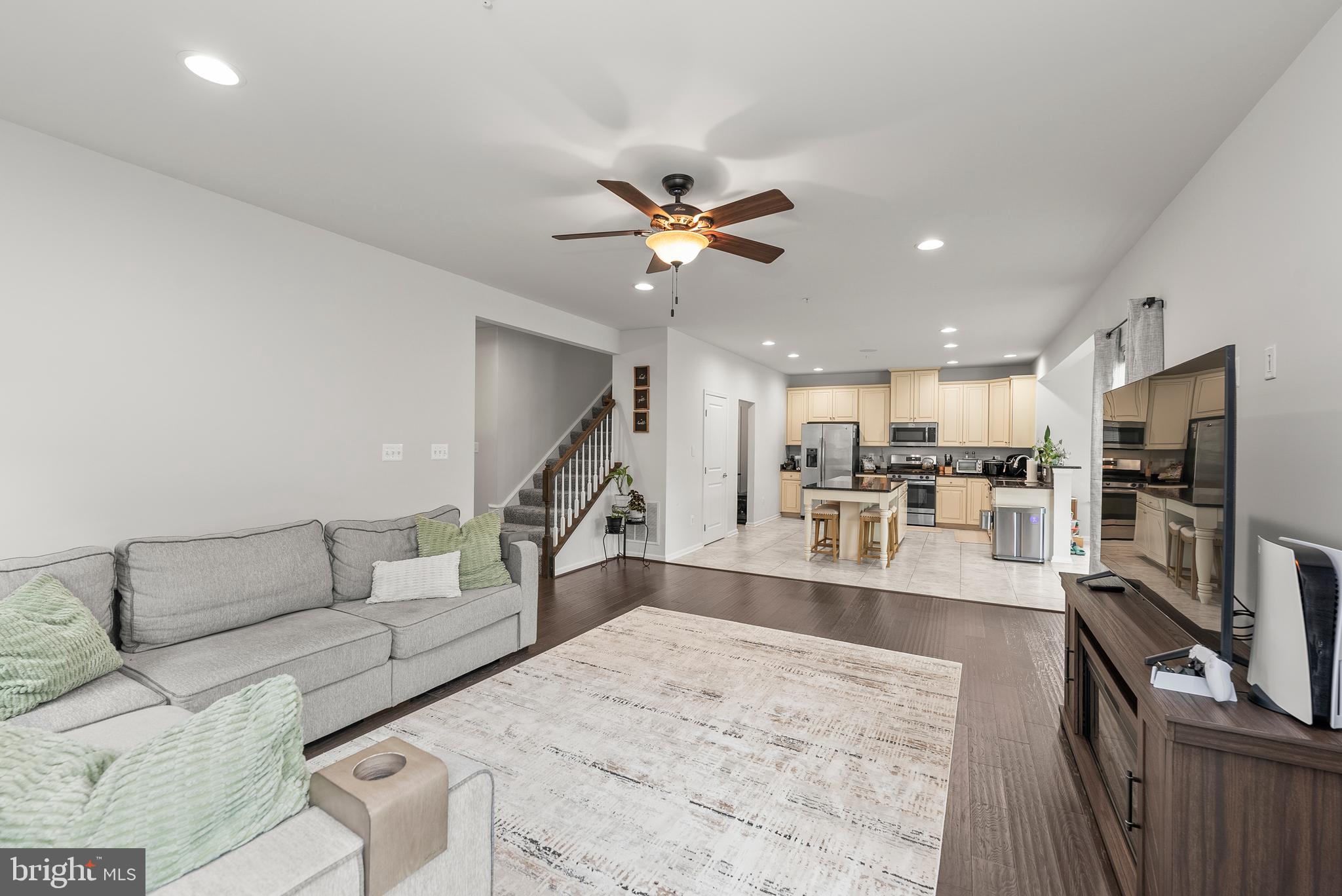 CREEKSIDE VILLAGE - Residential