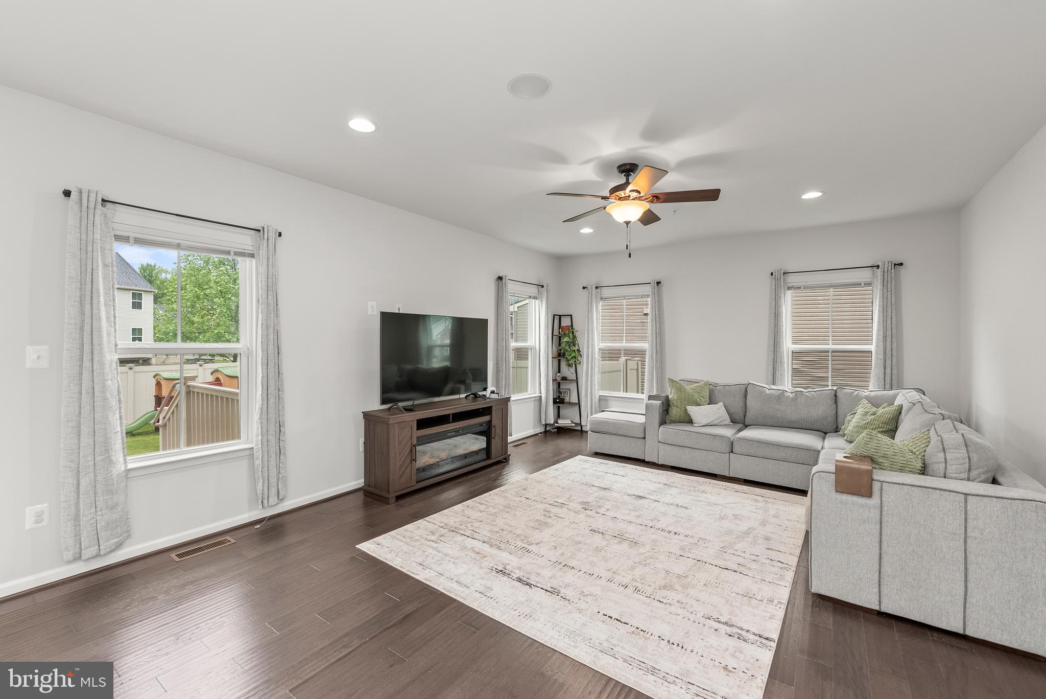 CREEKSIDE VILLAGE - Residential