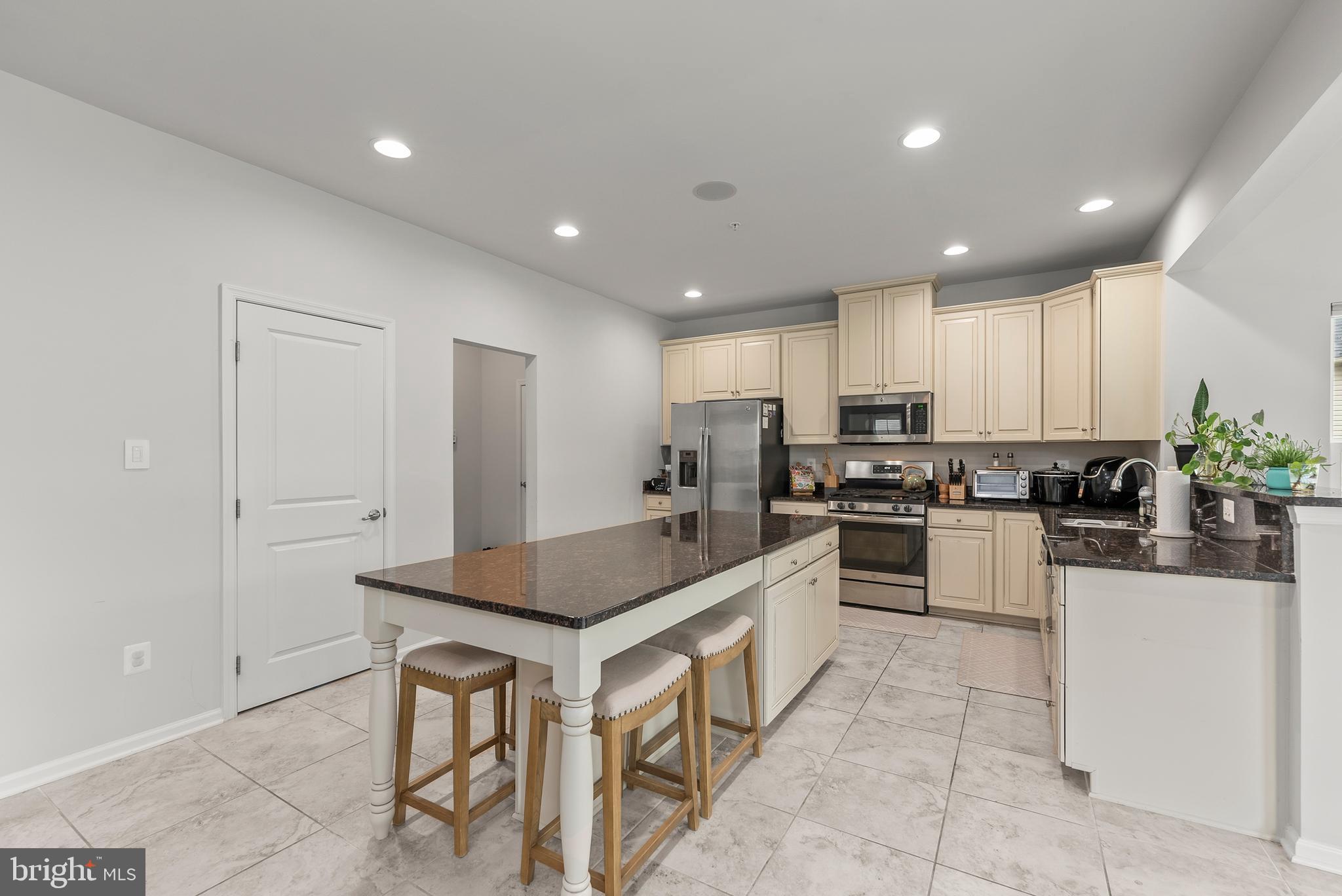 CREEKSIDE VILLAGE - Residential