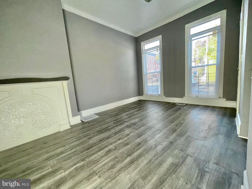 This conveniently located 2 bedroom 1 bathroom apartment is available for immediate move in. Enjoy 2 spacious bedrooms along with a kitchen with granite countertops, washer & dryer in the unit. Close to public transportation and shops.