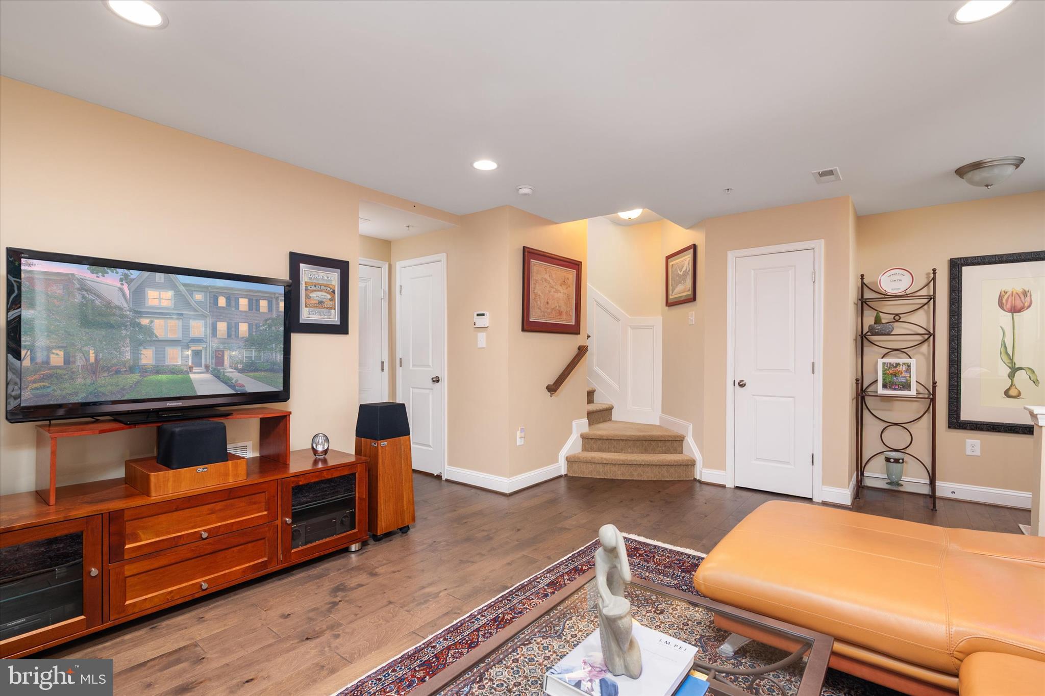 VILLAGE GREENS - Residential