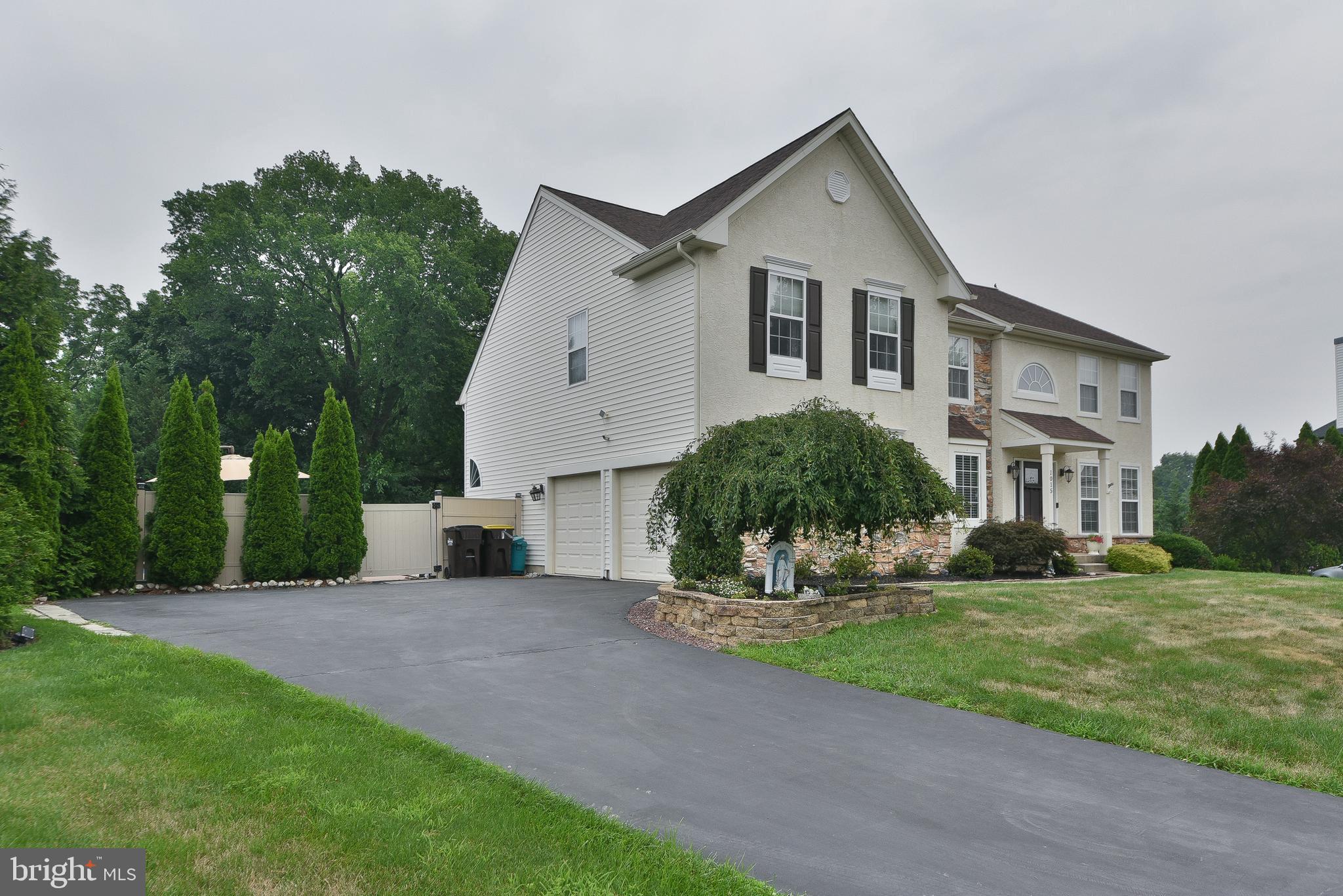 1015 HICKORY RIDGE DRIVE
