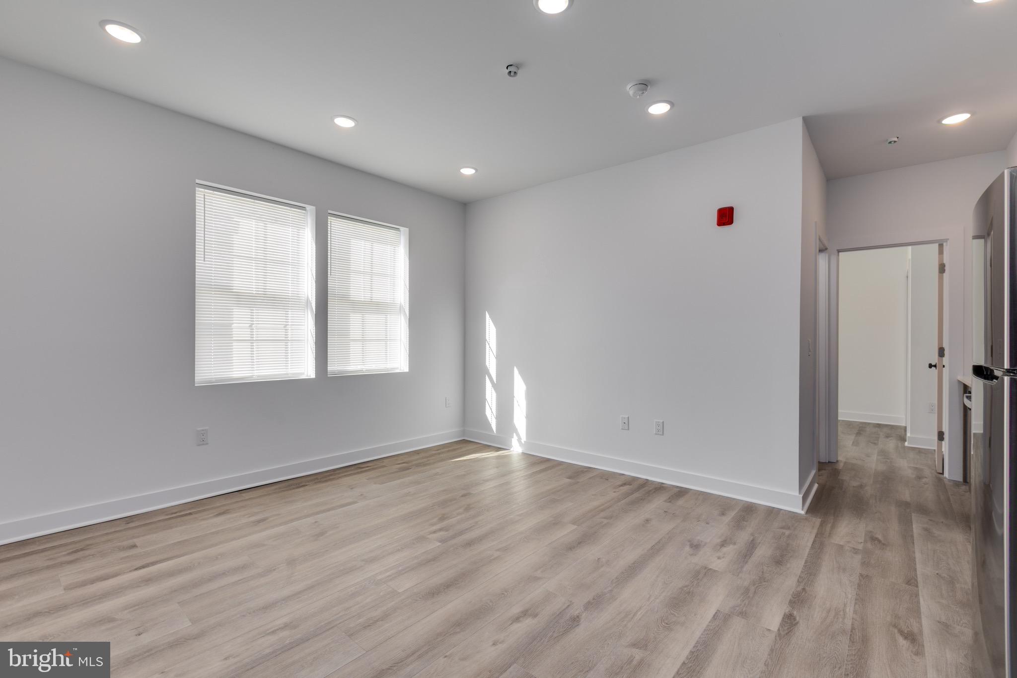 715 W CUMBERLAND STREET 1