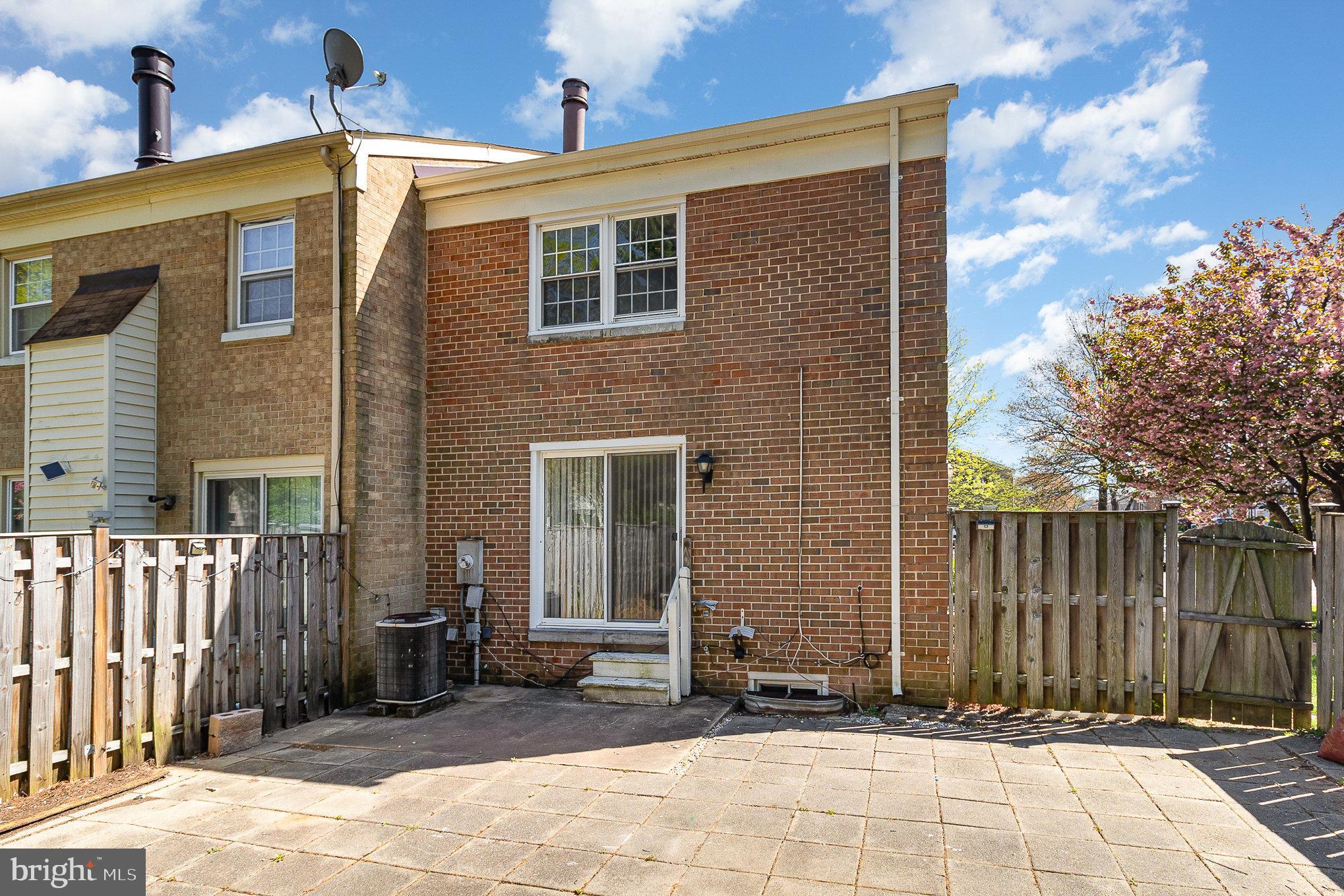 SPRINGFIELD SQUARE - Residential