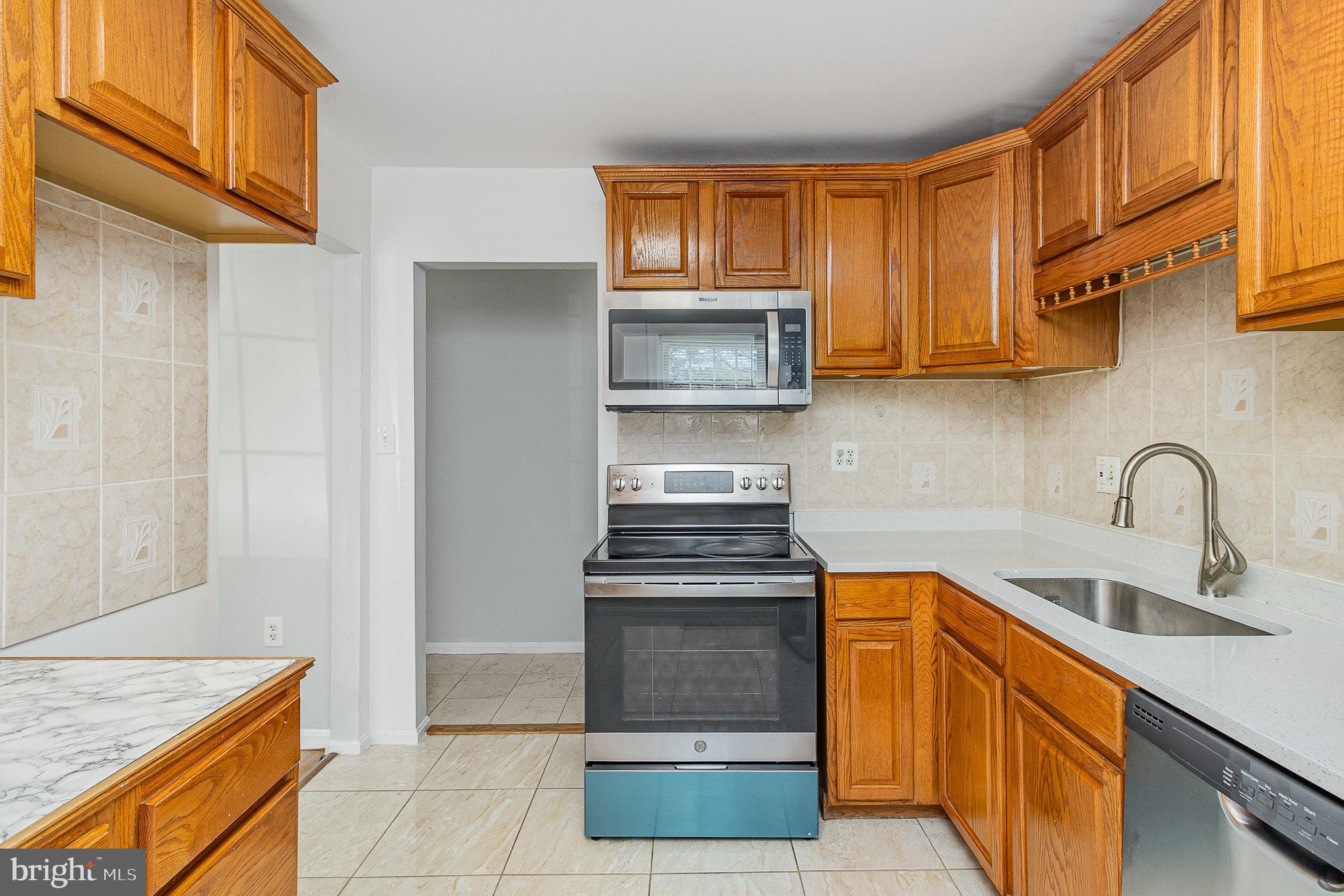 SPRINGFIELD SQUARE - Residential