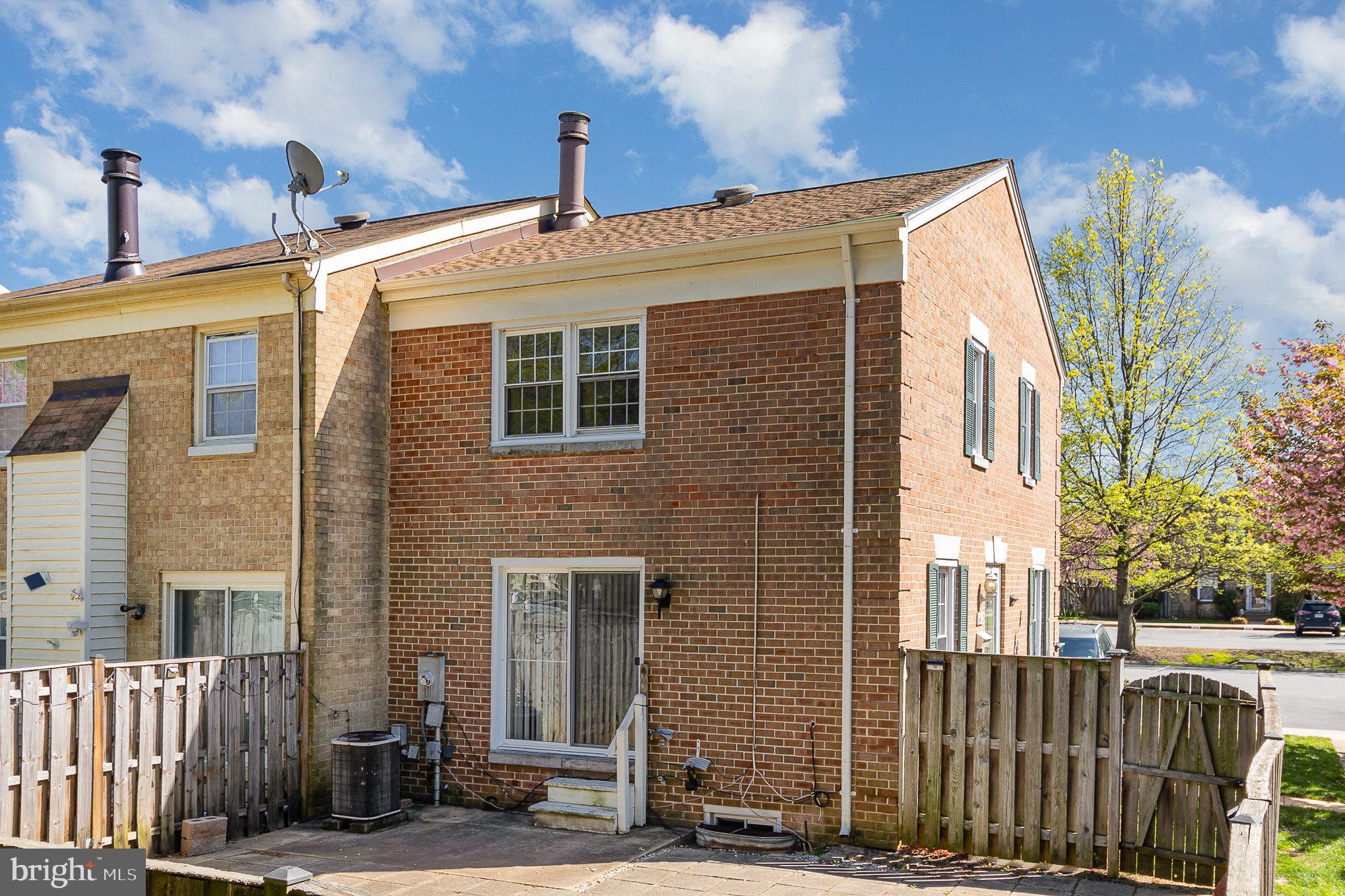 SPRINGFIELD SQUARE - Residential