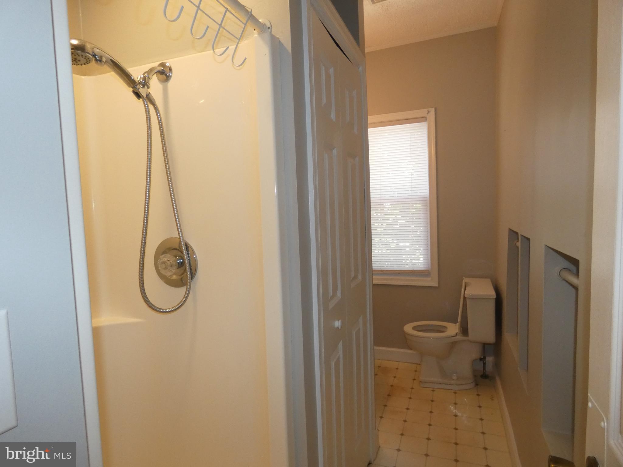 COLONIAL BEACH - Residential Lease