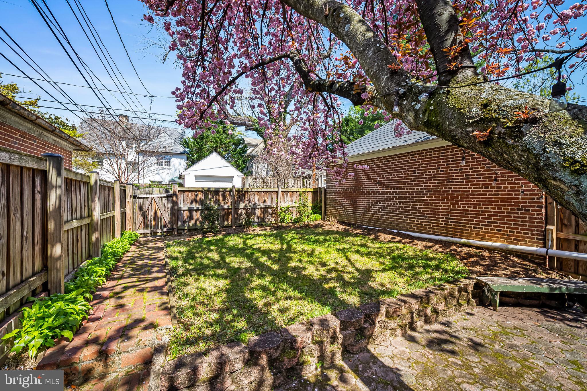 OAKENSHAWE - Residential