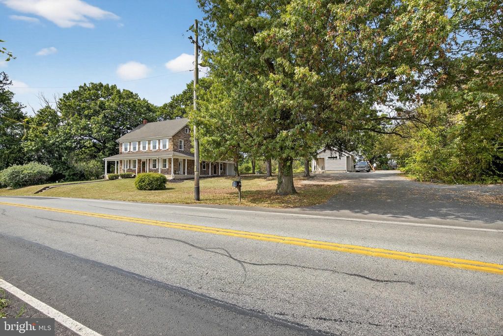 Photo of 225 E Canal Road, YORK, PA 17404 (MLS # PAYK2088094)