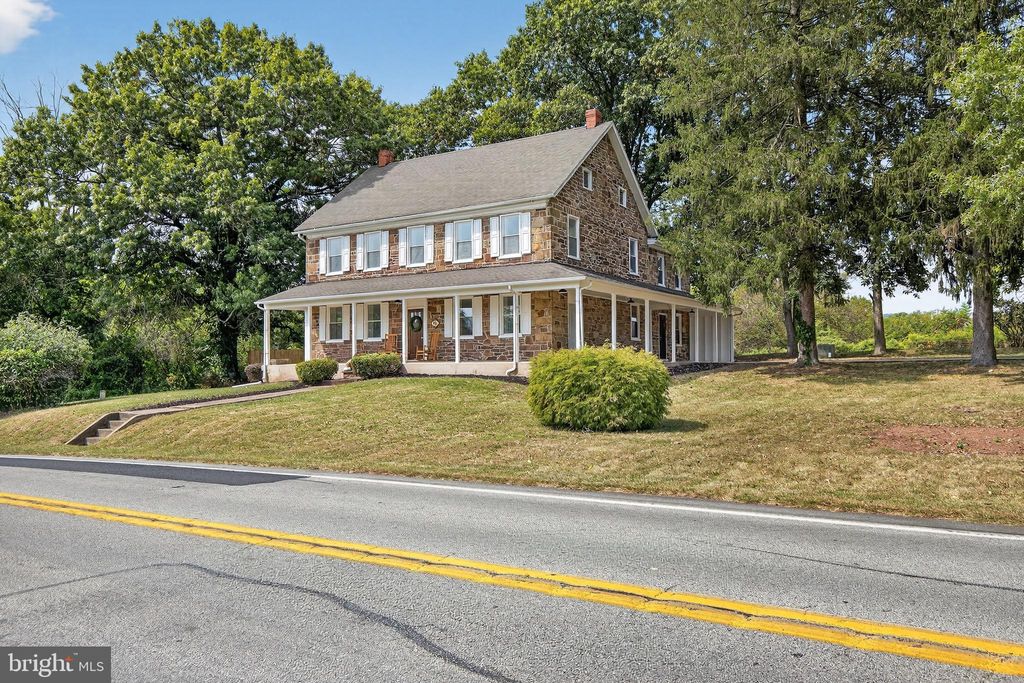 Photo of 225 E Canal Road, YORK, PA 17404 (MLS # PAYK2088094)