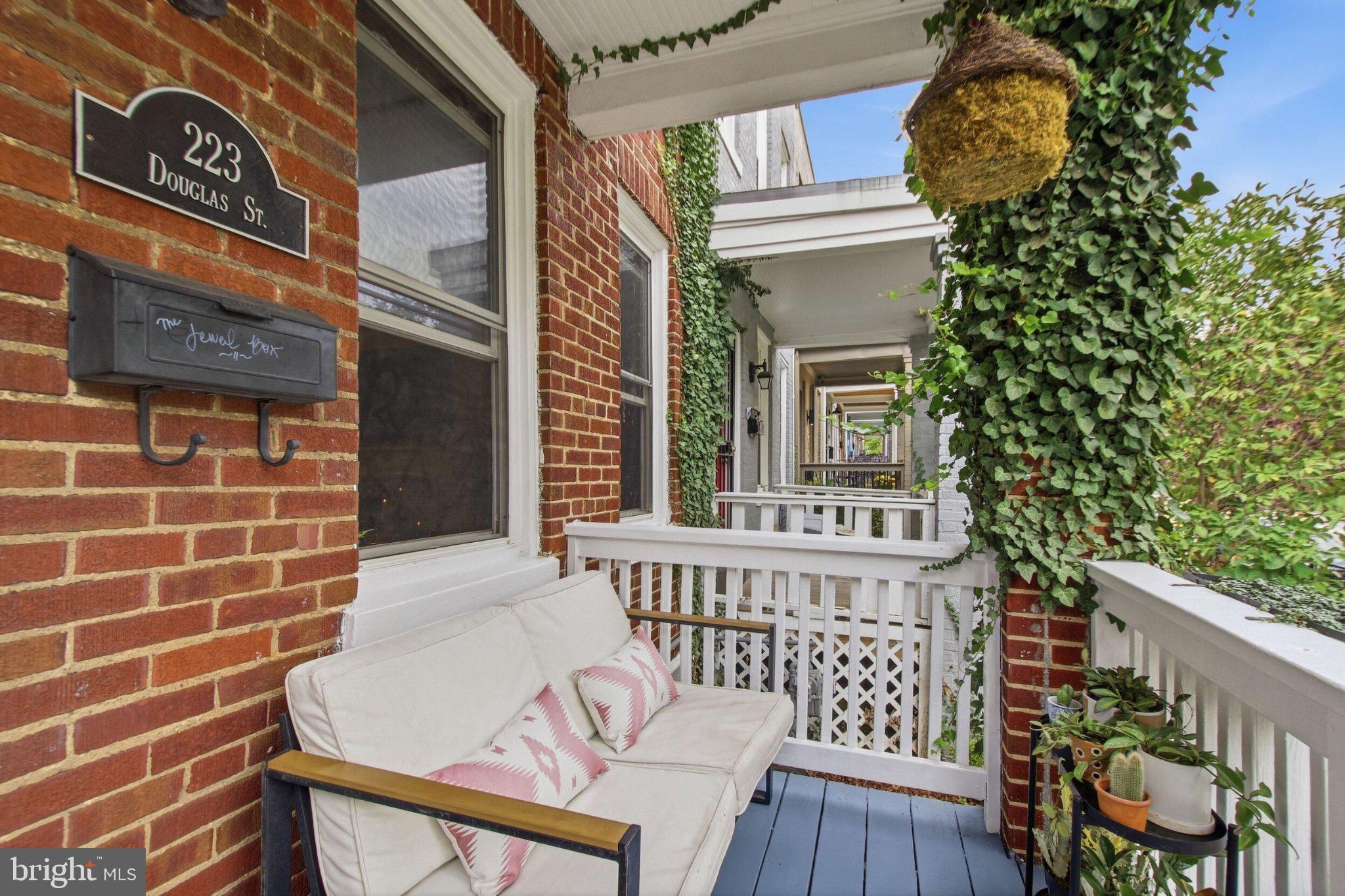 223 DOUGLAS STREET NE