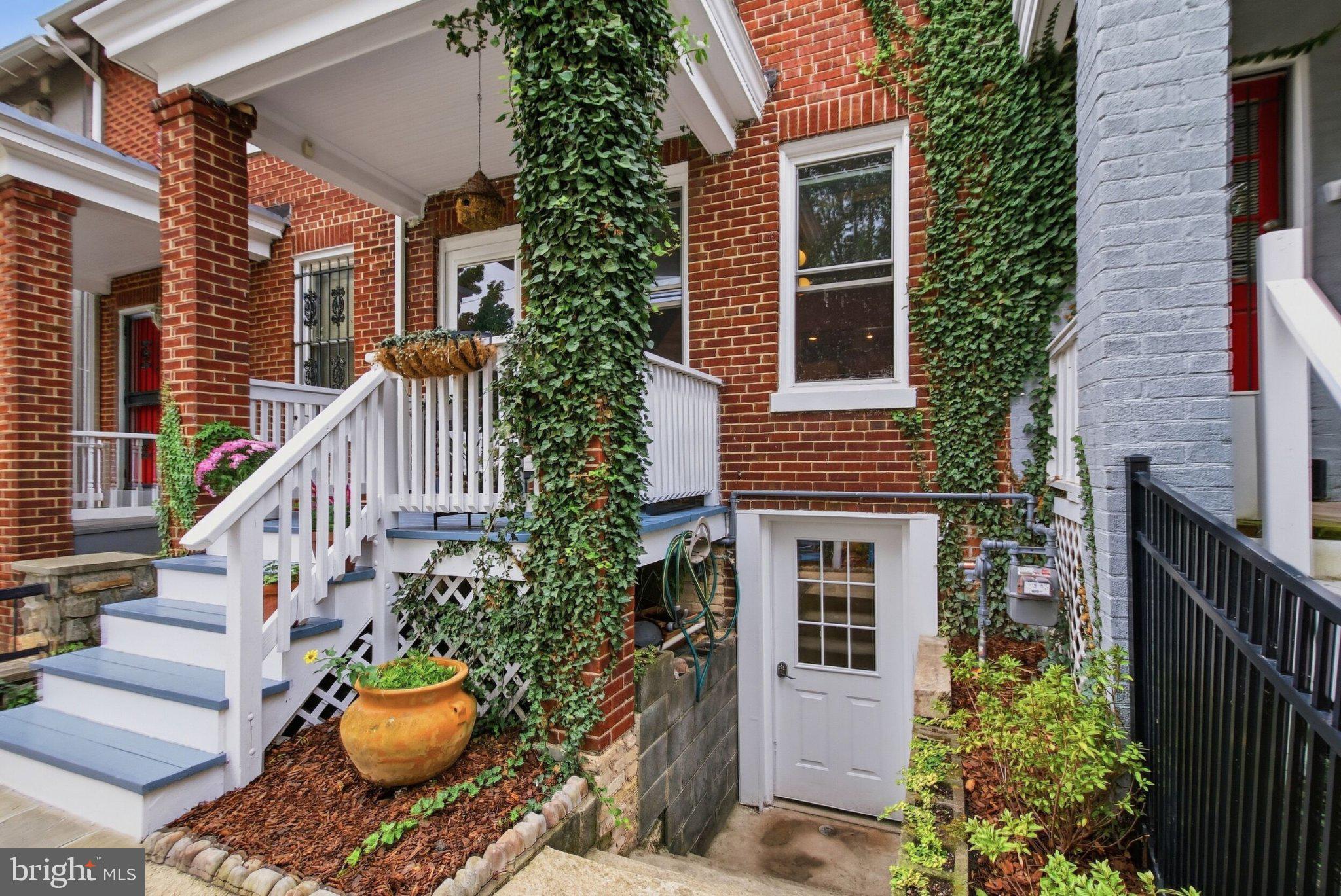 223 DOUGLAS STREET NE