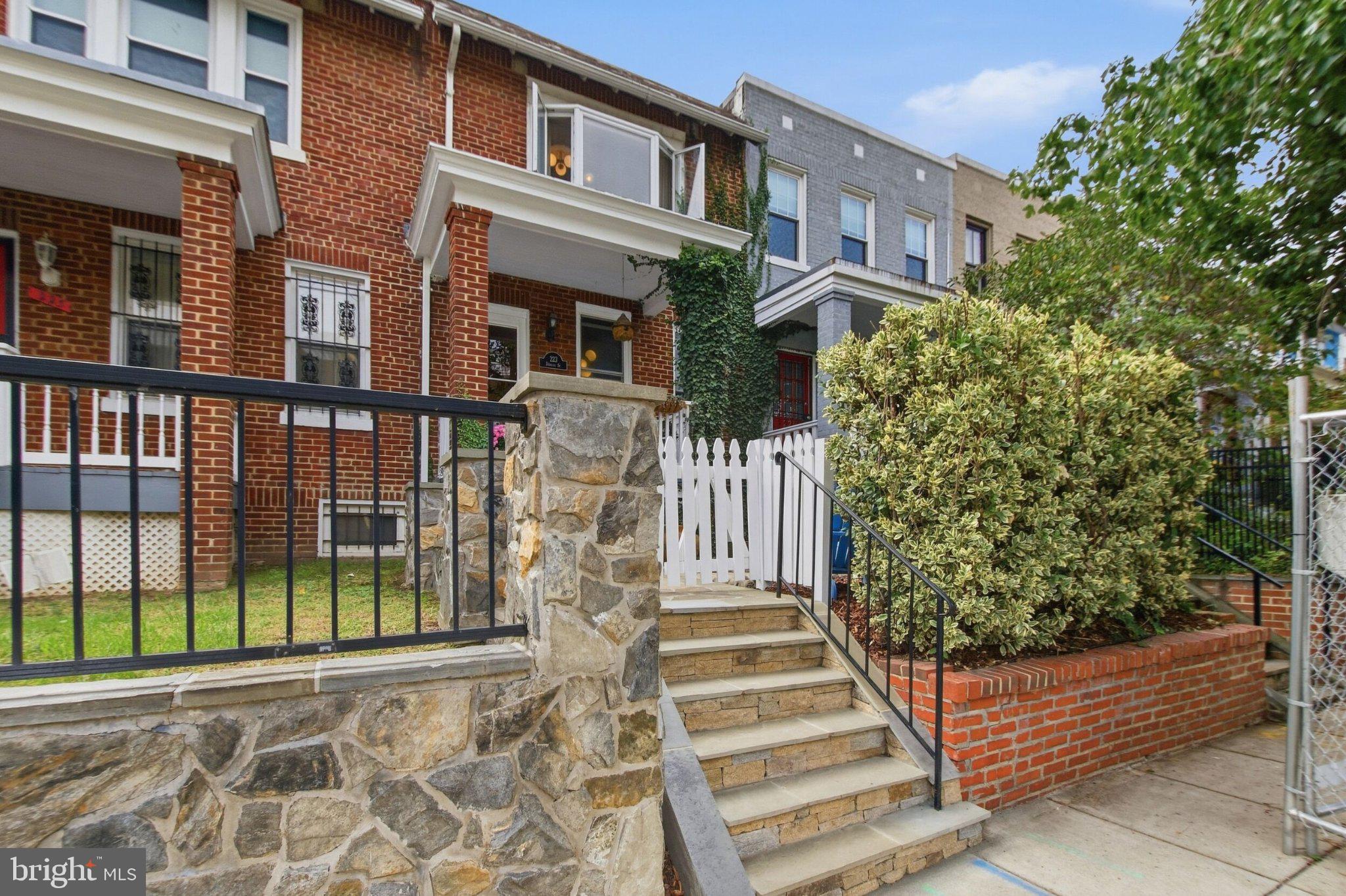 223 DOUGLAS STREET NE