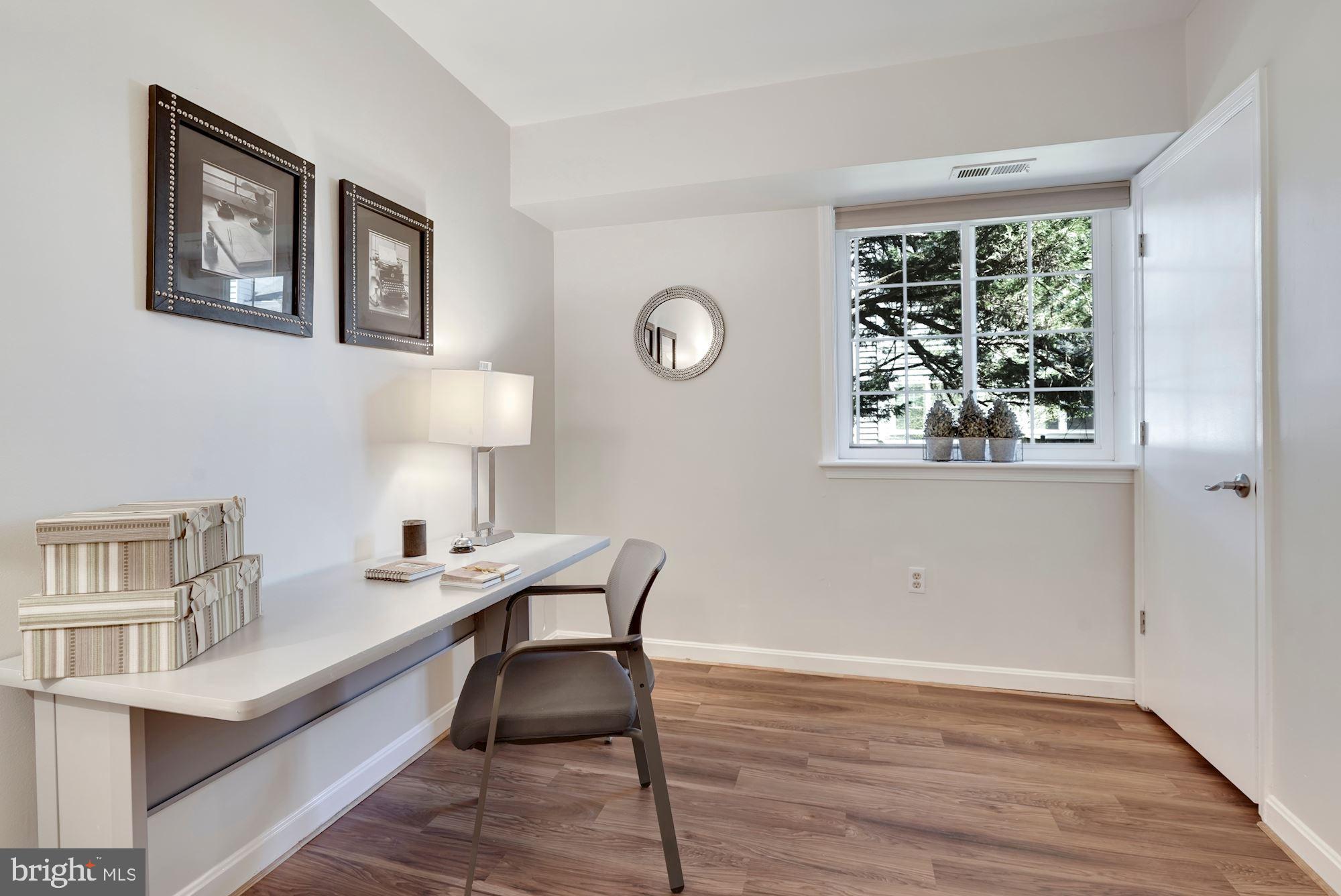 SURREY AT MANCHESTER LAKES - Residential