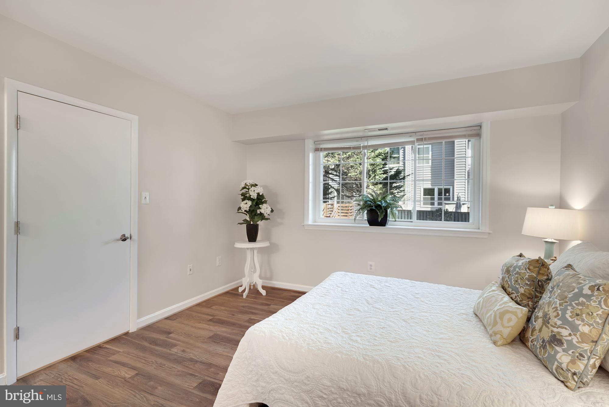 SURREY AT MANCHESTER LAKES - Residential