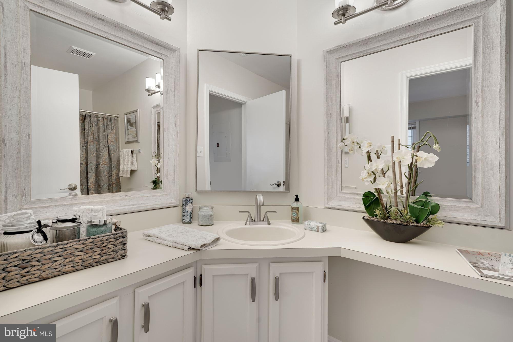 SURREY AT MANCHESTER LAKES - Residential