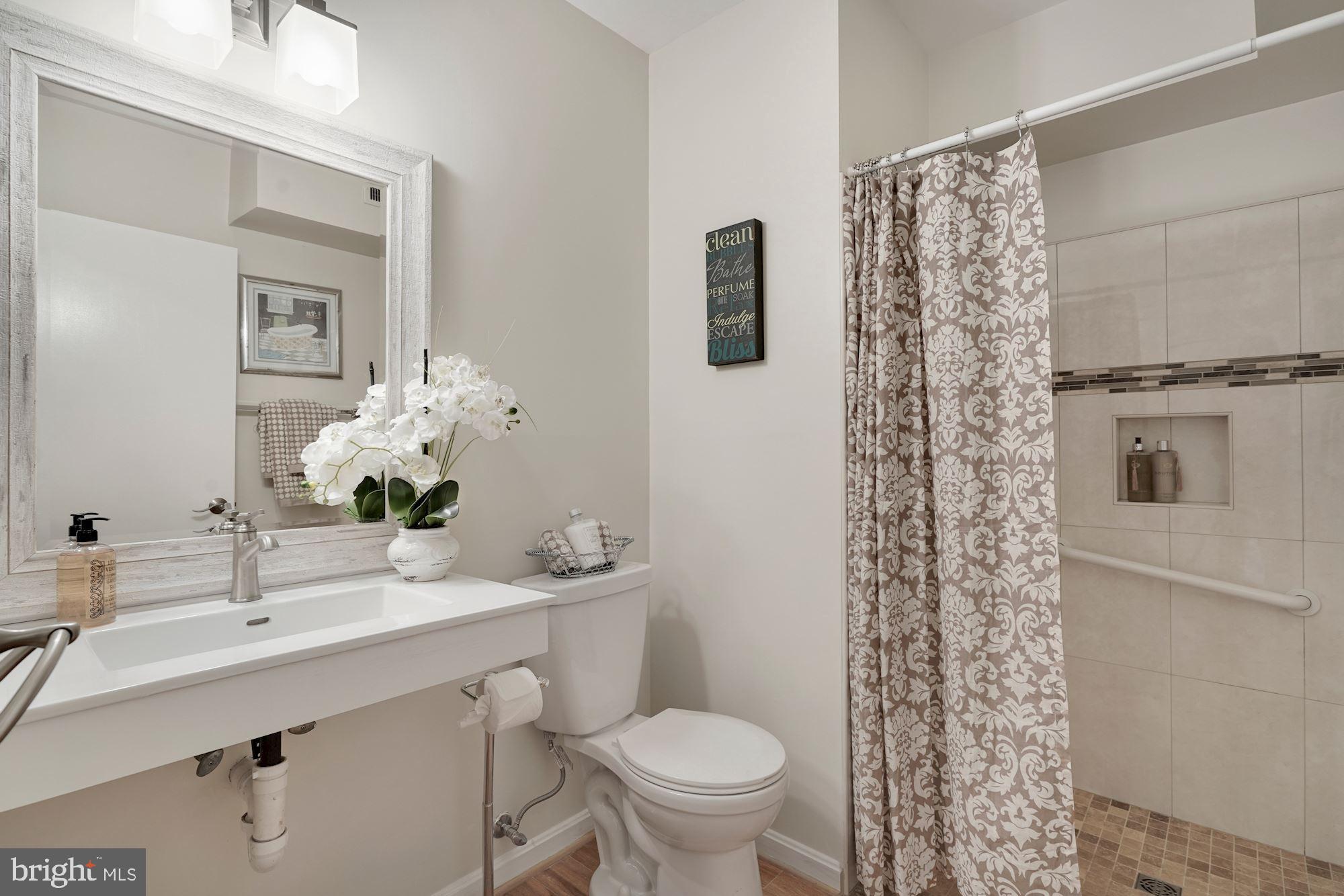 SURREY AT MANCHESTER LAKES - Residential