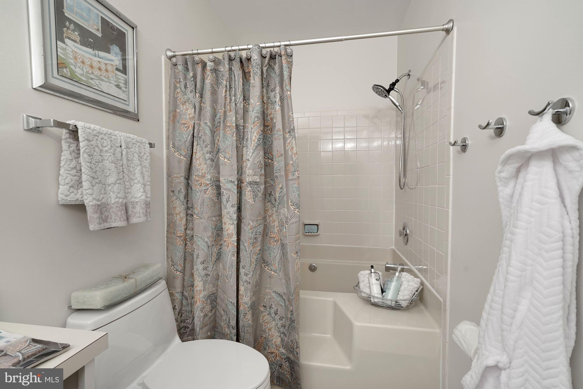 SURREY AT MANCHESTER LAKES - Residential