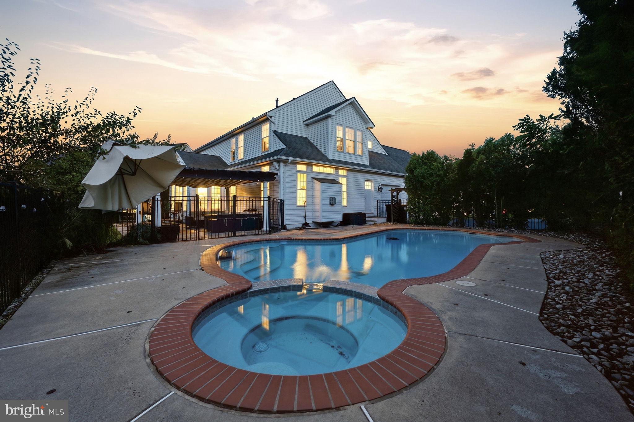 470 CREEKVIEW DRIVE