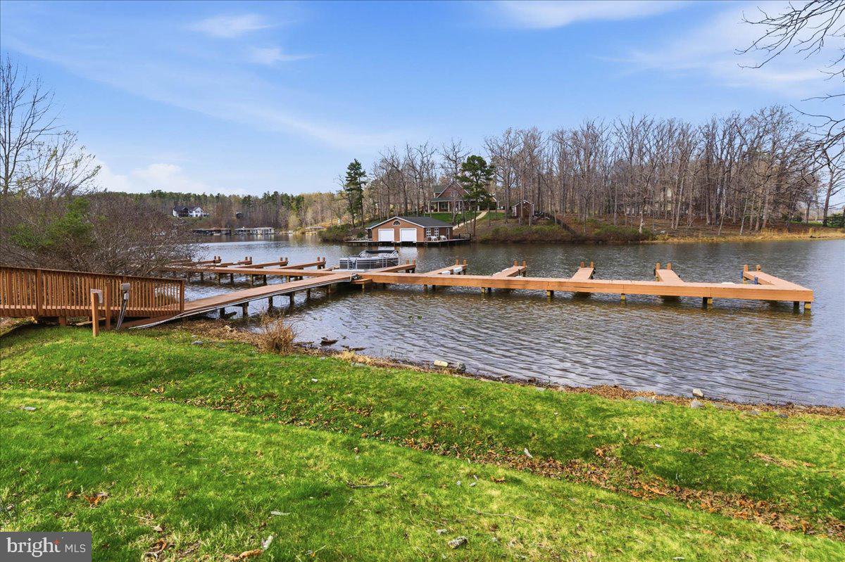 PINE HARBOUR - Residential