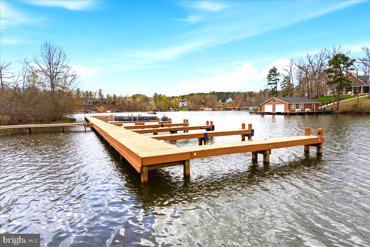 PINE HARBOUR - Residential