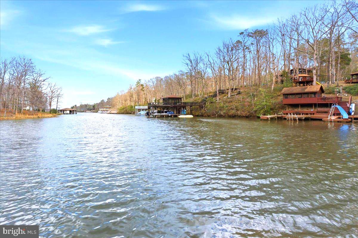 PINE HARBOUR - Residential