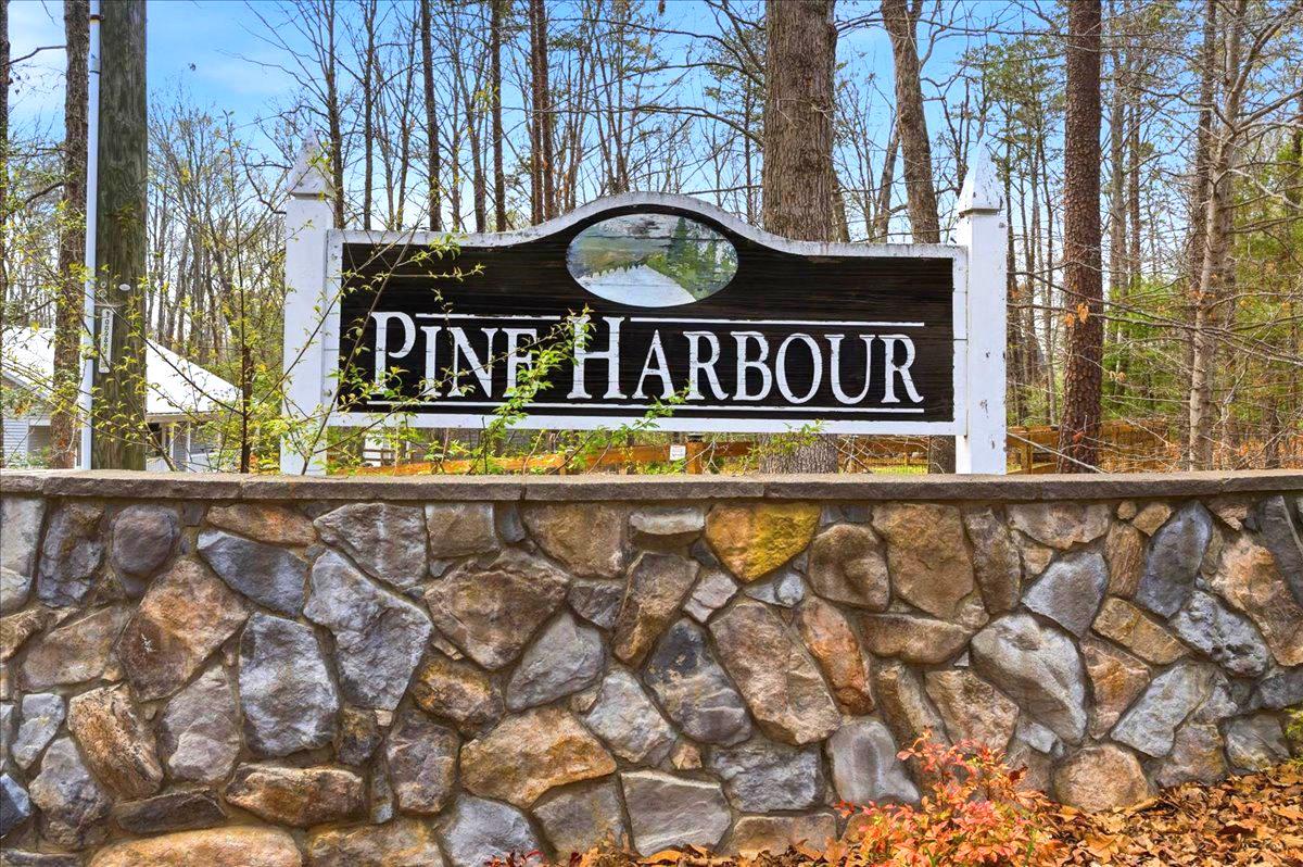 PINE HARBOUR - Residential