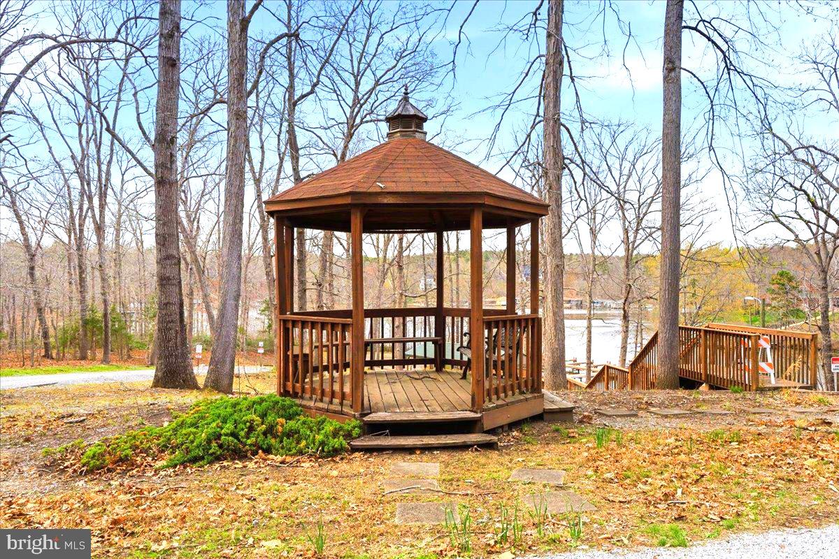 PINE HARBOUR - Residential