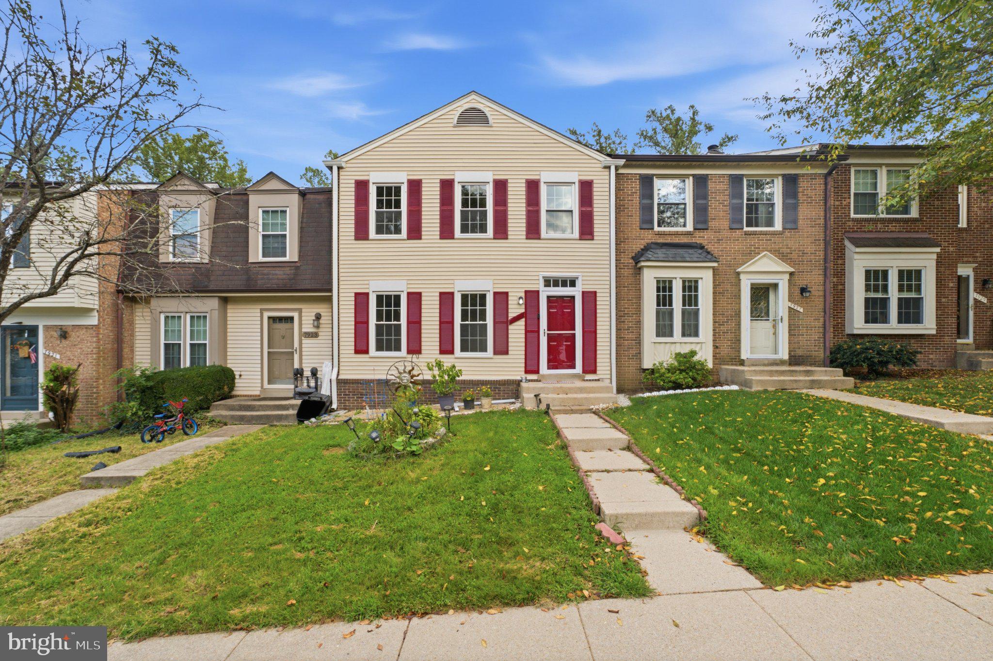 7925 PEBBLE BROOK COURT