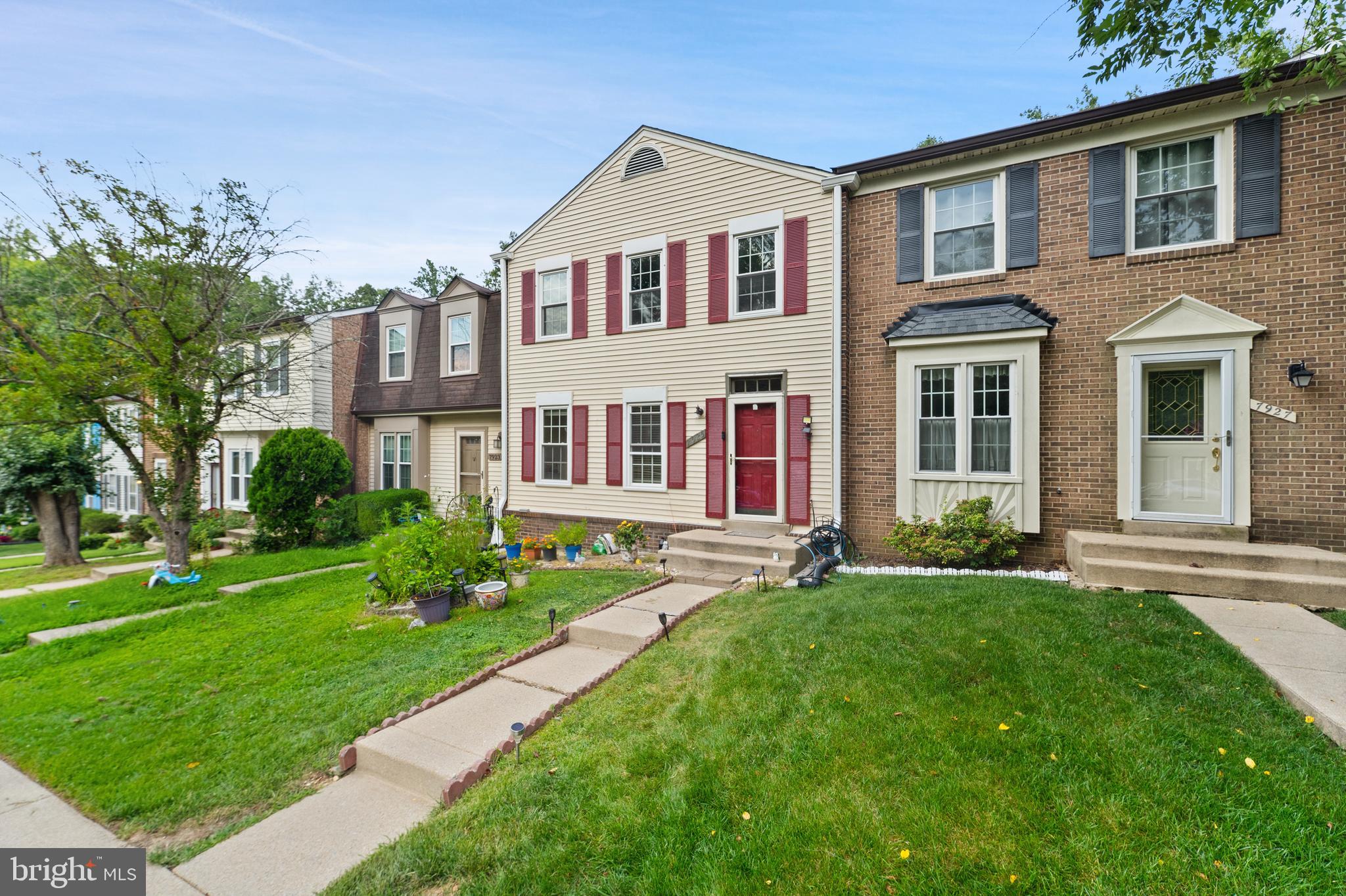 7925 PEBBLE BROOK COURT