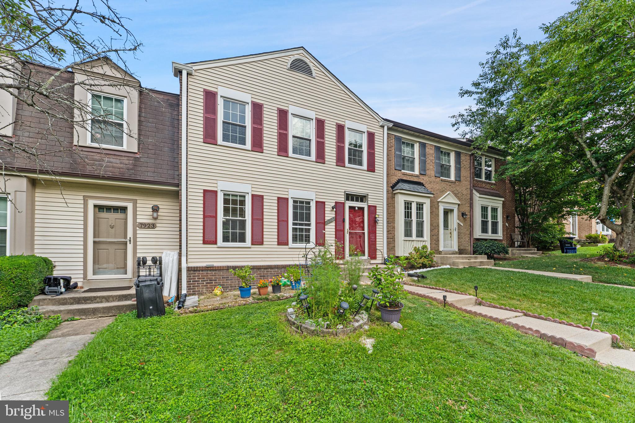7925 PEBBLE BROOK COURT