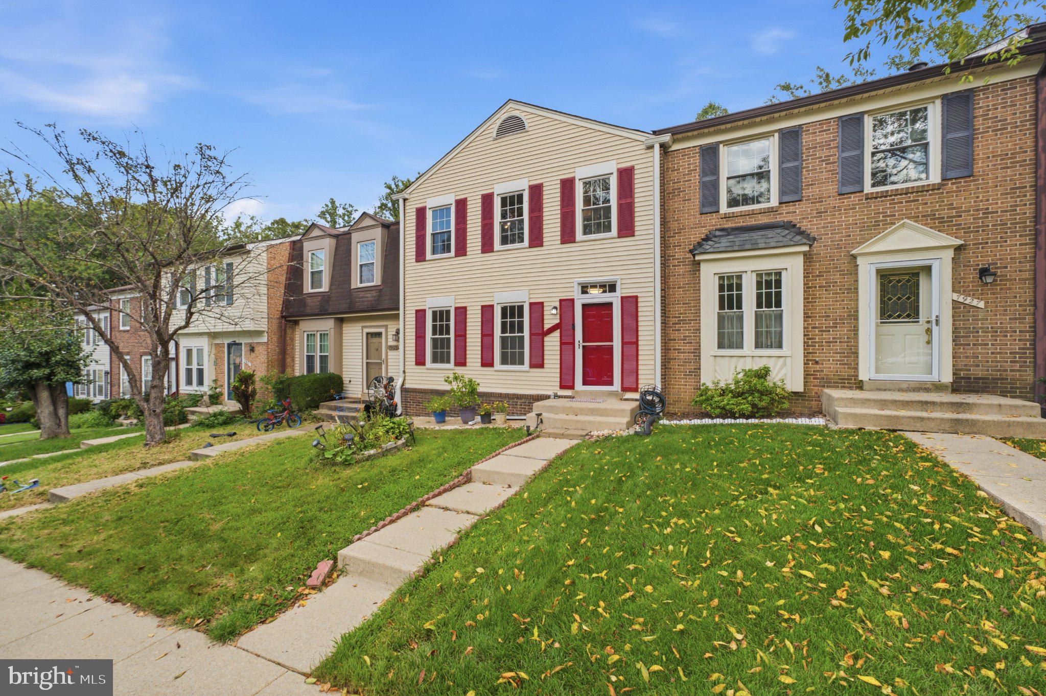 7925 PEBBLE BROOK COURT