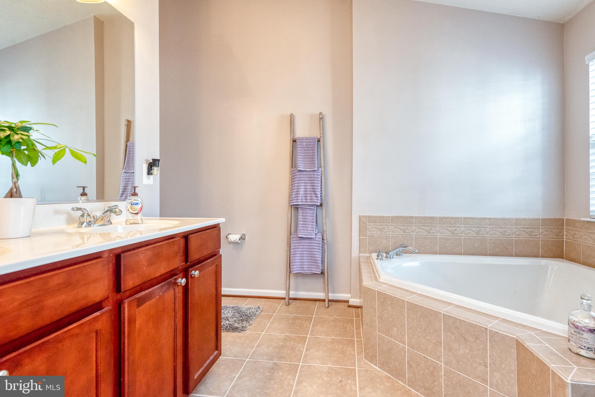 HOLLY WOODS - Residential