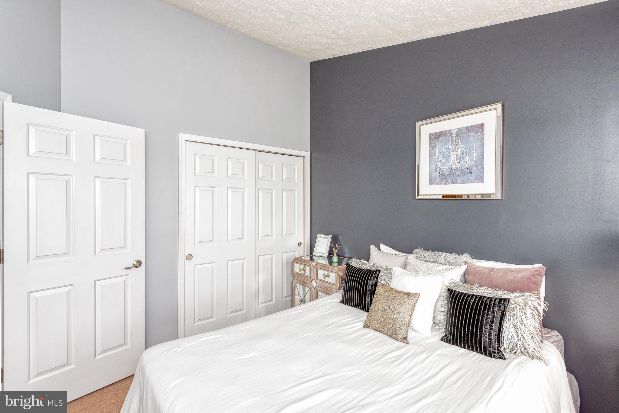 HOLLY WOODS - Residential