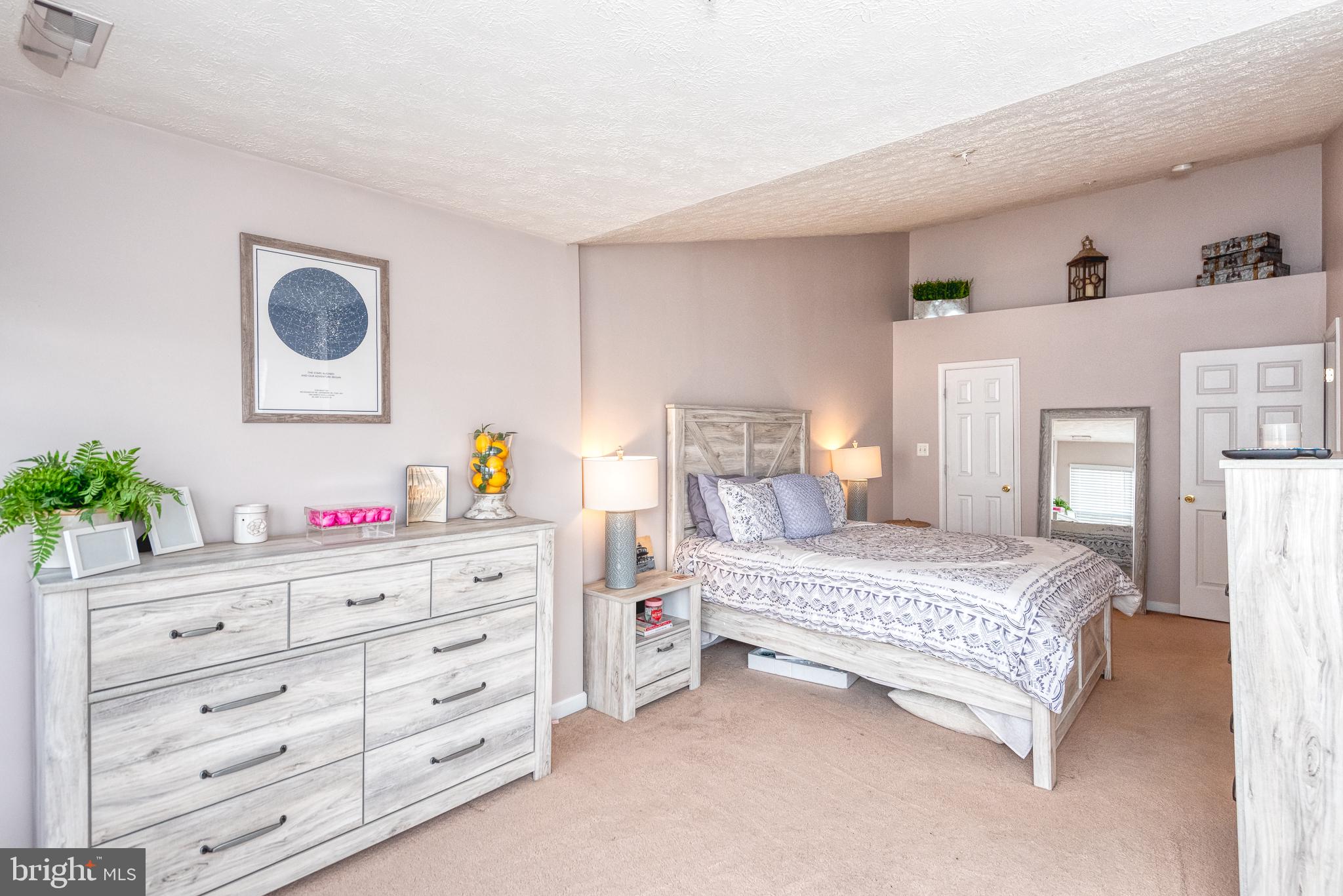 HOLLY WOODS - Residential