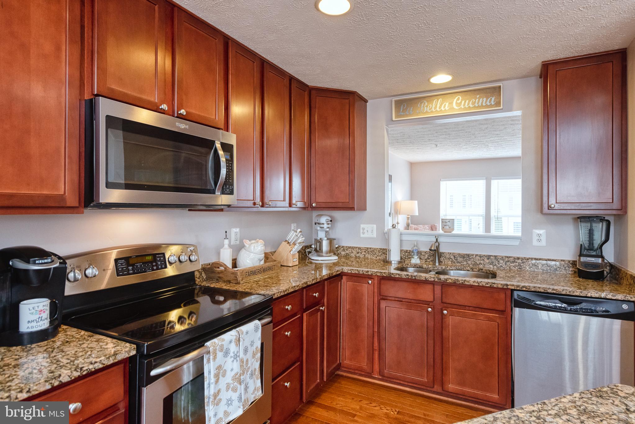 HOLLY WOODS - Residential